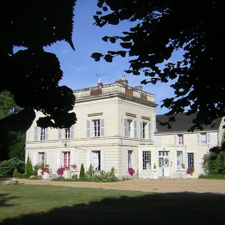 Les Longchamps Bed and Breakfast Neuillé Exterior foto