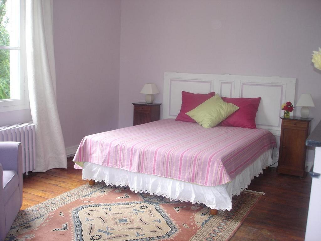 Les Longchamps Bed and Breakfast Neuillé Exterior foto
