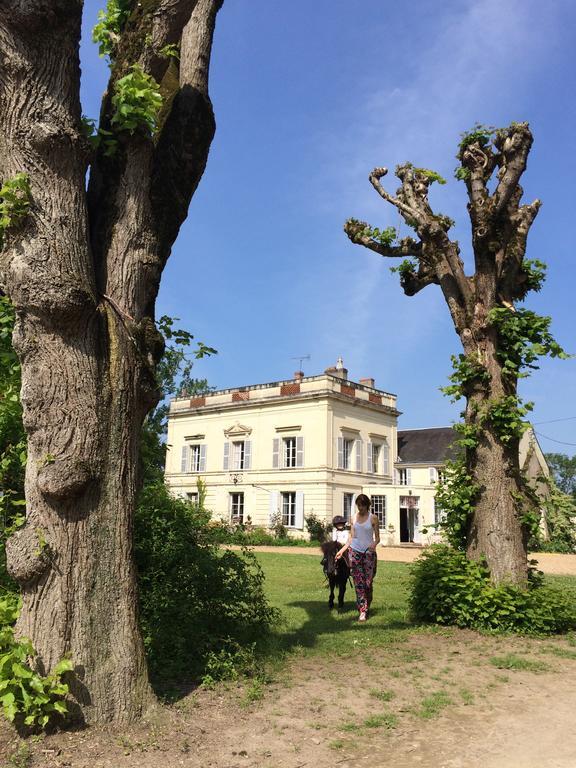 Les Longchamps Bed and Breakfast Neuillé Exterior foto